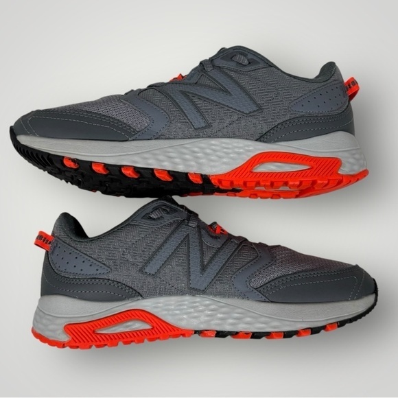 Women’s New Balance 410v7 size 8.5 - Picture 5 of 8